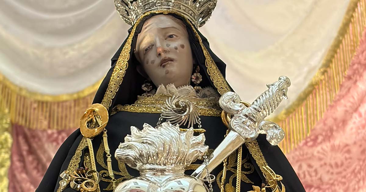 statua della madonna addolorata